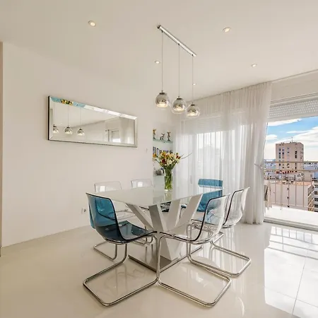 Urban Luxury Apartment *