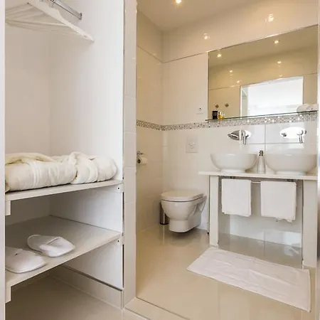Urban Luxury Apartment *
